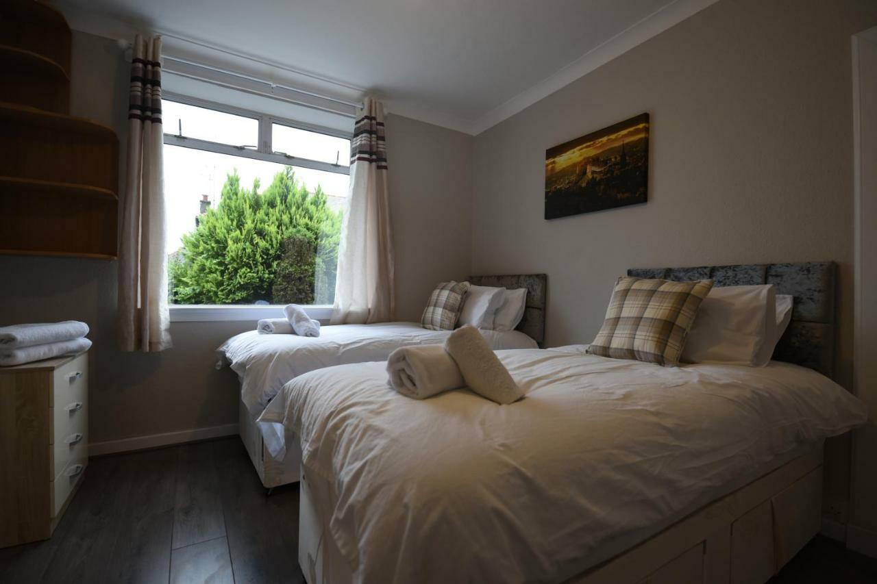 Sighthill 3 Bedrooms With Private Garden Единбург Екстериор снимка